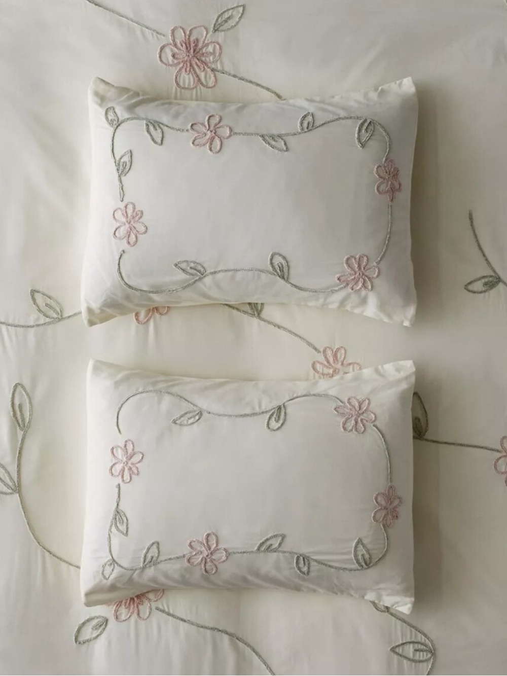 ⭐️NWT Urban Outfitters Falling Vines Embroidered Floral Sham Set Standard